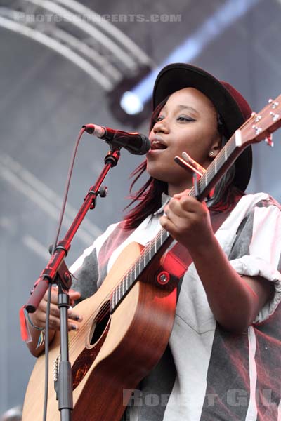 DENAI MOORE - 2014-06-01 - PARIS - Parc de Bagatelle - 